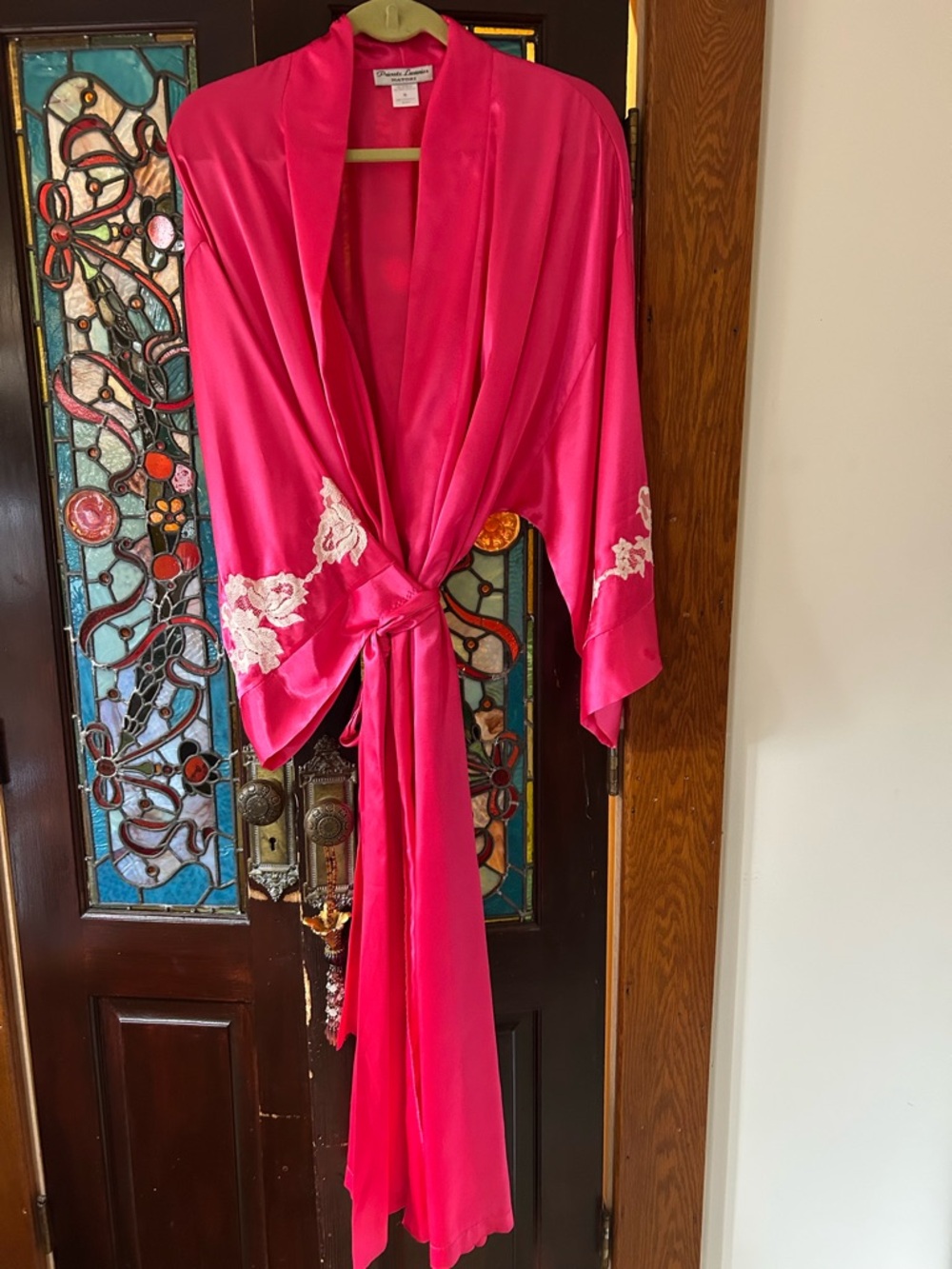 Natori Hot Pink Satin Kimono Robe with White Lace Appliqué